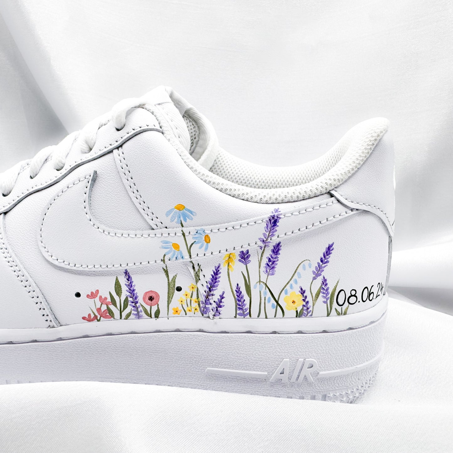 Custom Nike Air Force 1 Brautsneaker Wildblumen