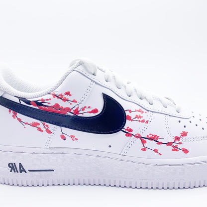 Custom Nike Air Force 1 Kirschblüte mit schwarzem Swoosh